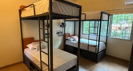 OffDuty Hostel | Koregaon Park Room Type - Deluxe 8 Bed Mixed Dorm Ensuite