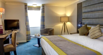 The Watermill Hotel, Sure Hotel Collection by Best Western Room Type - 1 King Bed, Non-Smoking, Superior Room