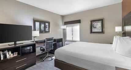 Best Western Plus Lee's Summit Hotel & Suites Room Type - Accessible - 1 King, Mobility Accessible, Communication Assistance, Roll In Shower, Non-Smoking, Ful