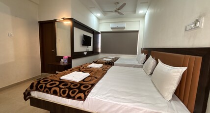 Hotel Heritage Palace Room Type - Deluxe Ac Family Room