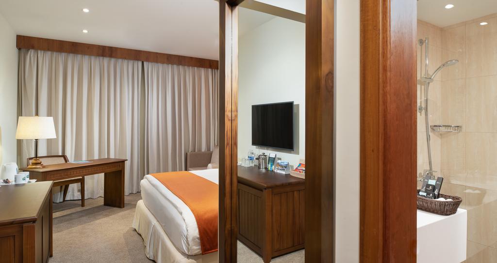 Al Falaj Hotel - Tap to explore photos