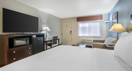 Best Western Copper Hills Inn Room Type - Accessible - 1 King, Mobility Accessible, Bathtub, Microwave And Refrigerator, Non-Smoking, Full Bre Best Western Copper Hills Inn Room Type - Accessible - 1 King, Mobility Accessible, Bathtub, Microwave And Refrigerator, Non-Smoking, Full Bre