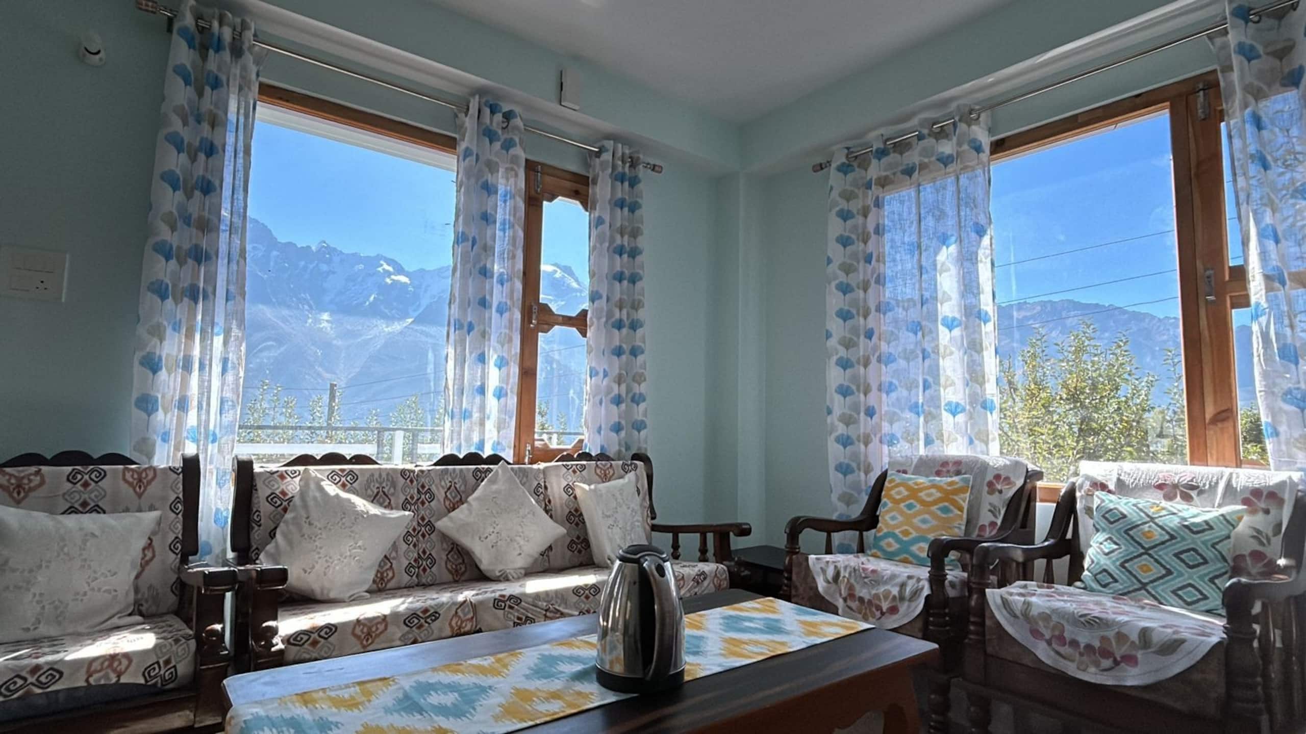 View Finder Home Stay - Tap to explore photos