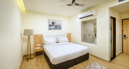 10 Park Street Hotel & Banquets Room Type - Superior King / Twin Bed Room