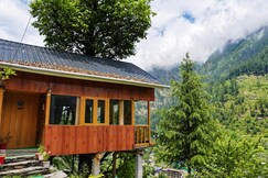 Cozy Treehouse in Jibhi