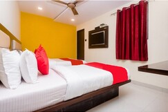 Hotel Spring Hills  Near NESCO Exhibition Centre