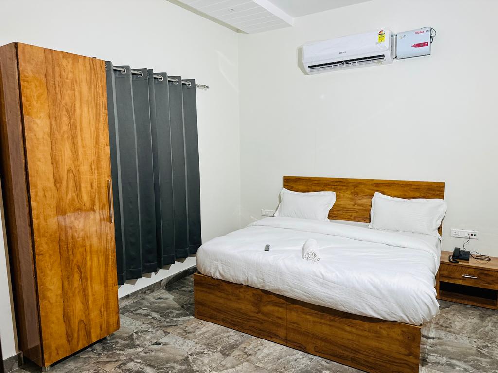 HOTEL SKYZ SIRSA - Tap to explore photos