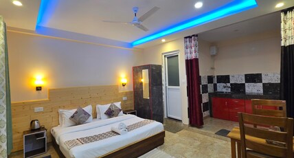 Aangan Royal Stay Room Type - Deluxe Room With Balcony
