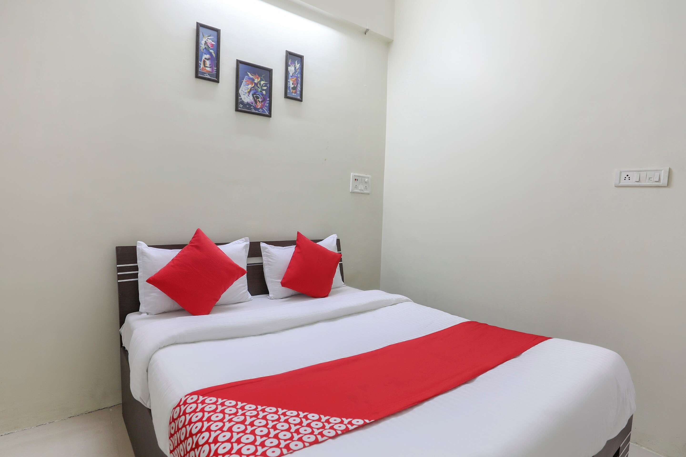 OYO 74873 Shyam Vatika Banquet And Rooms - Tap to explore photos