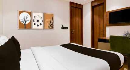 Super Townhouse Oak DLF Newtown Bus Terminal Room Type - Deluxe