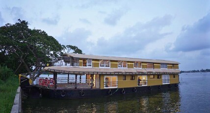 White Rose House Boat Room Type - 5 Bedroom Premium Private Houseboat - Full Time AC White Rose House Boat Room Type - 5 Bedroom Premium Private Houseboat - Full Time AC
