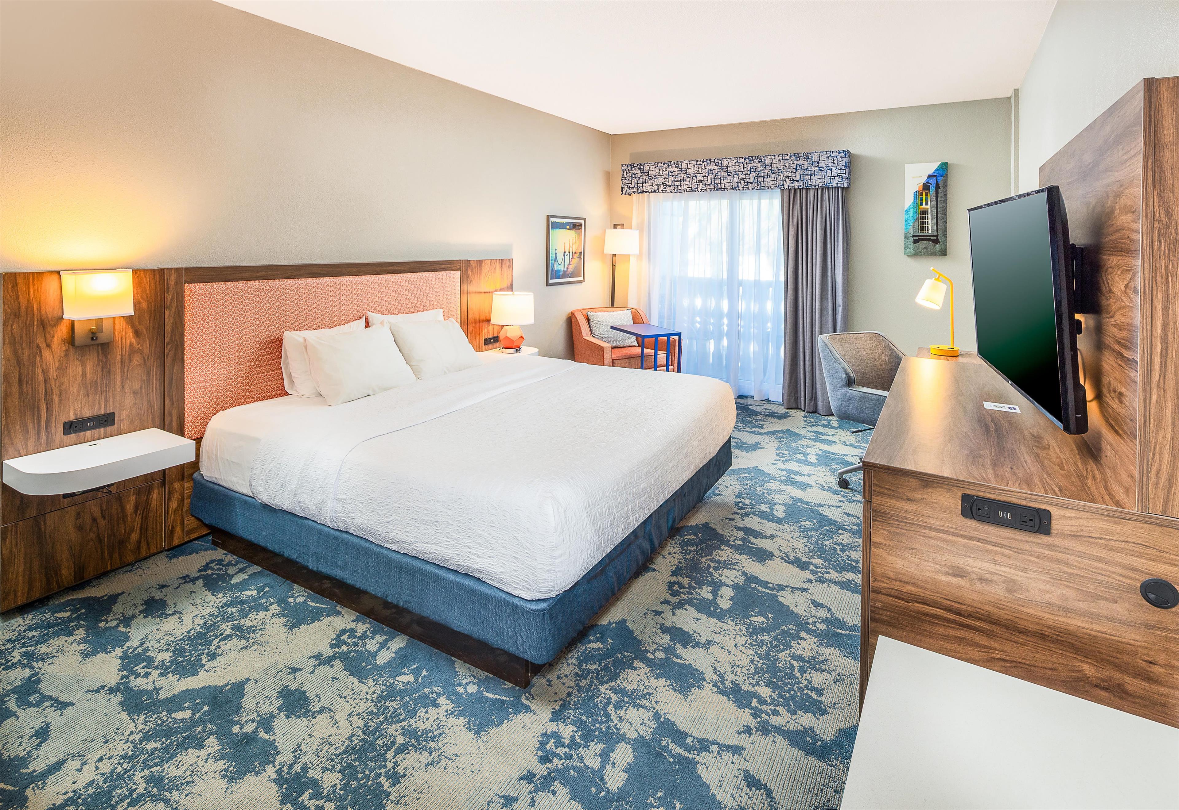 Hampton Inn & Suites by Hilton St. Augustine-Vilano Beach - Tap to explore photos