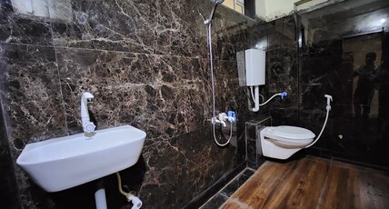 AADARSH LODGE AND DORMITORY Room Type - AC Family Room (4 bed)
