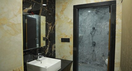 HOTEL ROYAL PARK Room Type - Master Suite with Lobby Room