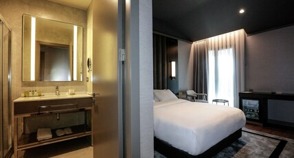 DoubleTree by Hilton Hotel Izmir Airport Room Type - KING GUEST ROOM