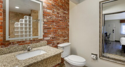 Best Western Copper Hills Inn Room Type - 1 King Bed, Non-Smoking, Microwave And Refrigerator, Shower Only, Full Breakfast Best Western Copper Hills Inn Room Type - 1 King Bed, Non-Smoking, Microwave And Refrigerator, Shower Only, Full Breakfast