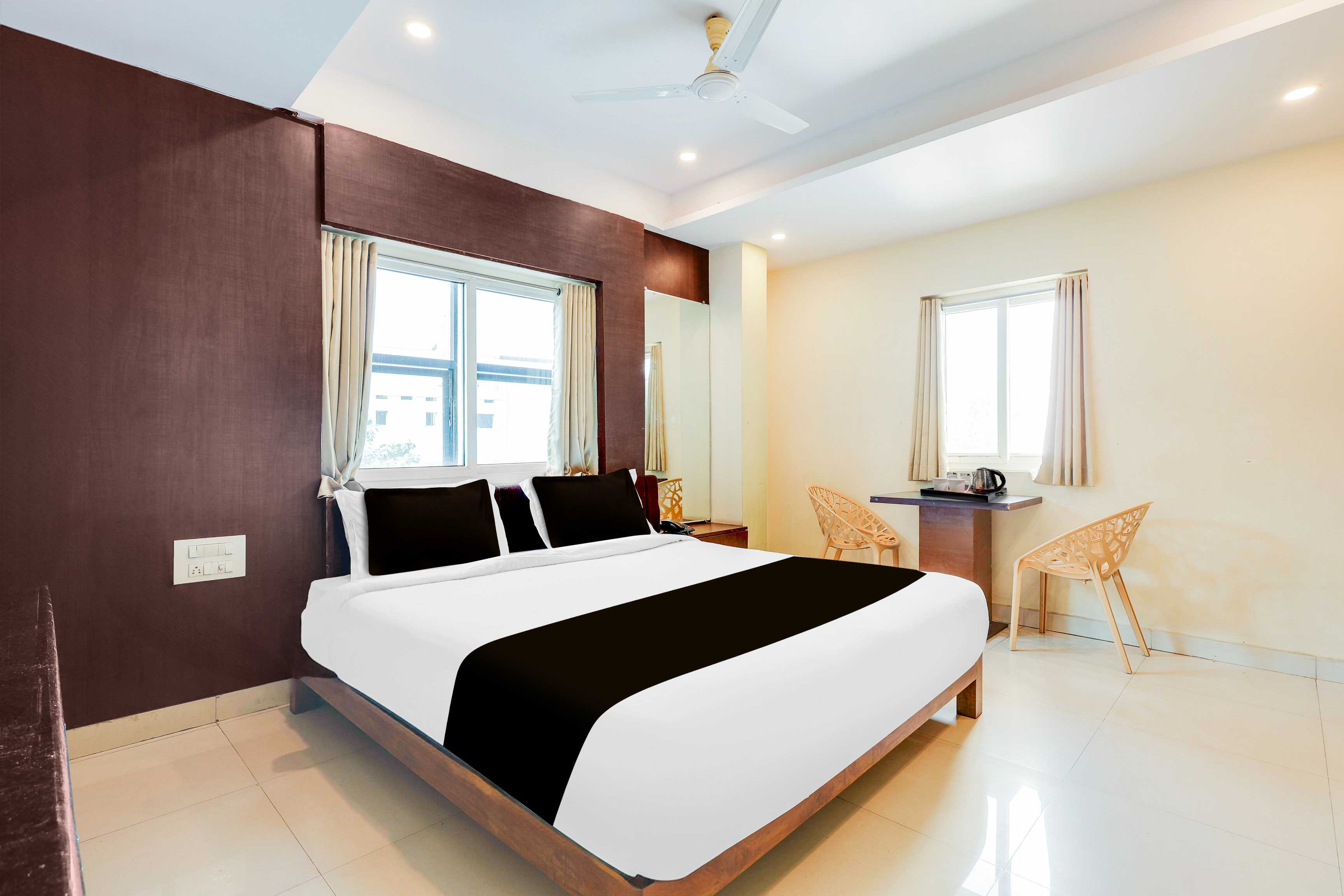 Townhouse Oak Dwarka Nagar Ramatalkies - Tap to explore photos