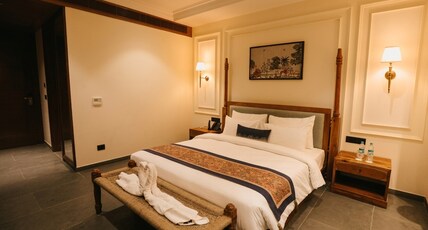 Akhyana Hotel Near Unitech Cyber Park Room Type - Premier King Room Akhyana Hotel Near Unitech Cyber Park Room Type - Premier King Room