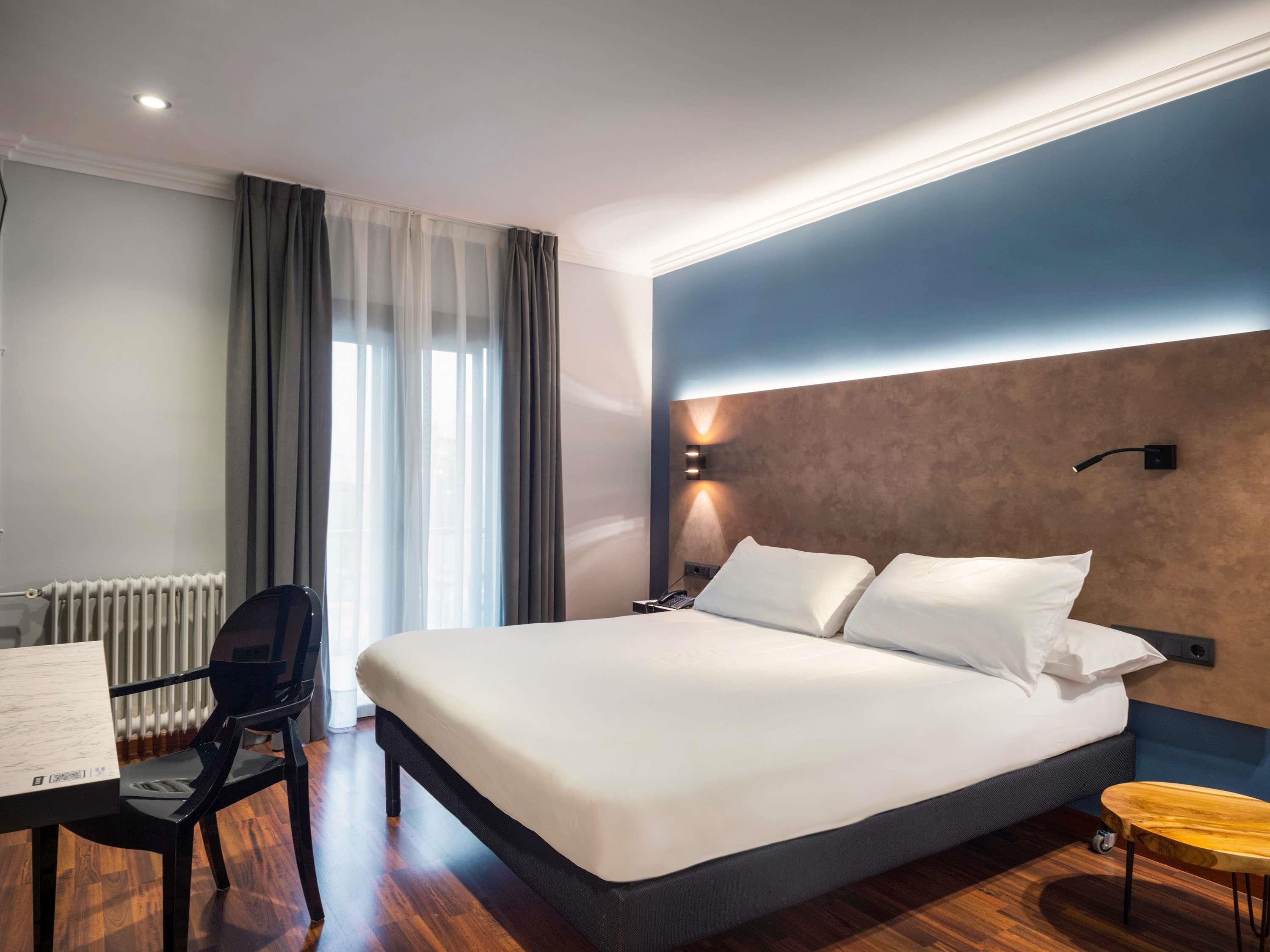 ibis Styles Figueres Ronda - Tap to explore photos