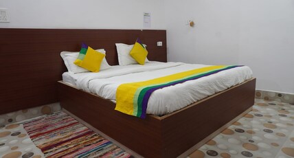 HOTEL SUNSET INN Room Type - Deluxe Room