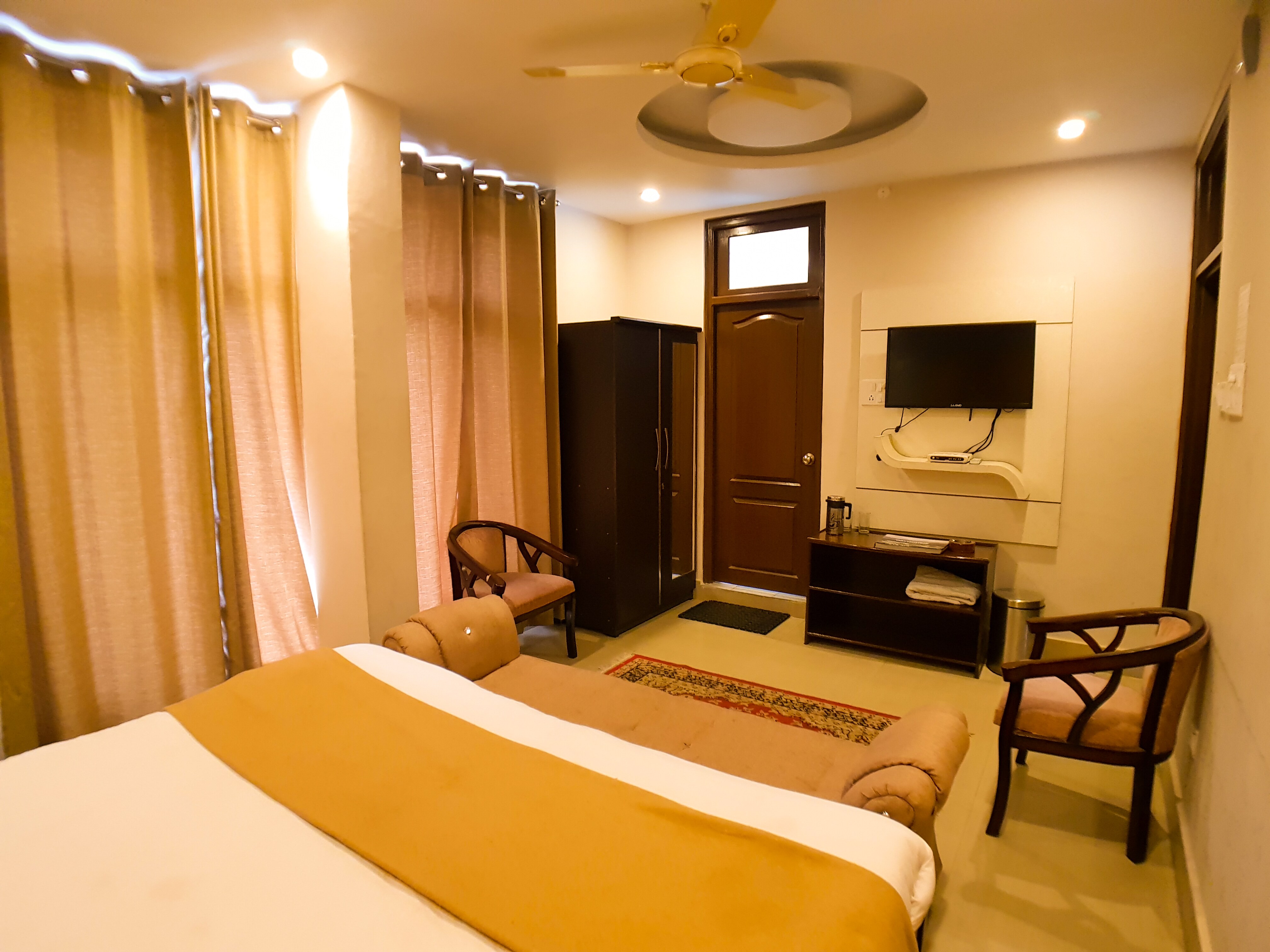 Hotel Cozy Nook - Tap to explore photos