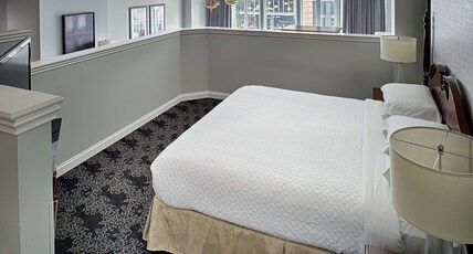 Embassy Suites by Hilton Portland Downtown Room Type - 1 KING LOFTED BEDRM SUITE