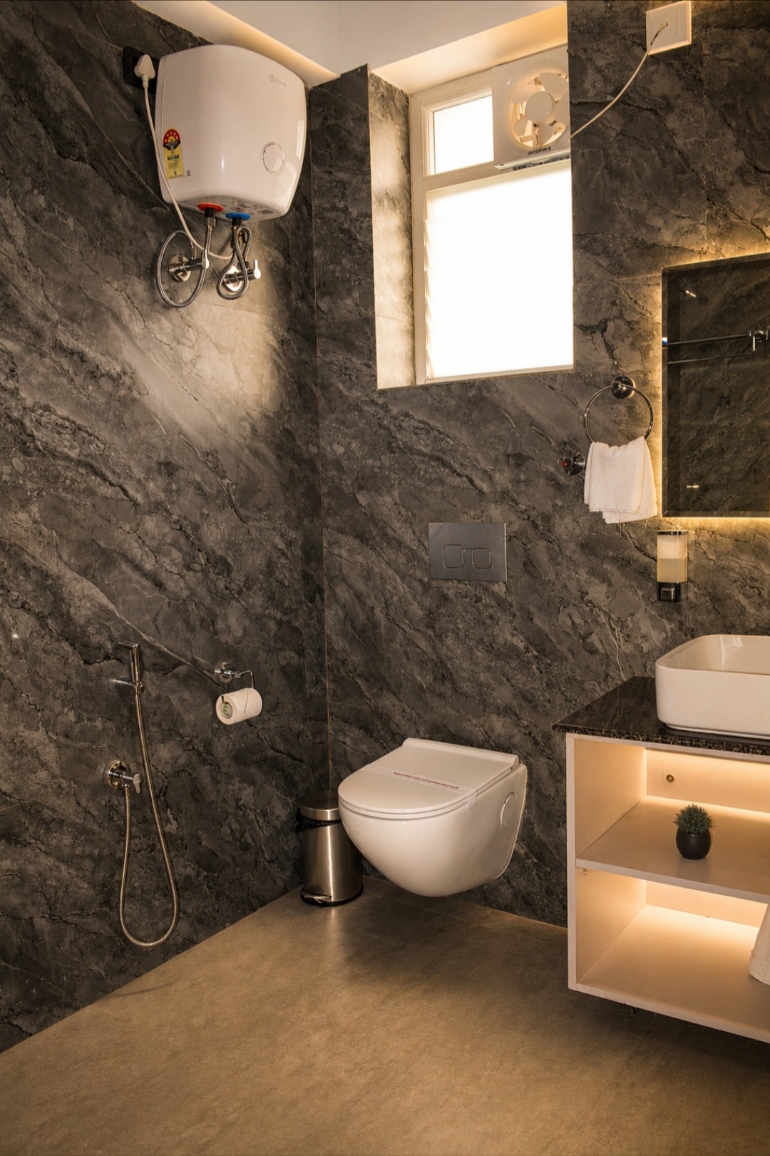 Hotel Deo Signature Suites - Tap to explore photos