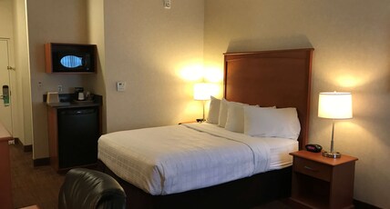Best Western Thunder Bay Crossroads Room Type - 1 Queen Bed, Non-Smoking, High Speed Internet Access, Business Plus Room, Microwave And Refrigerator Best Western Thunder Bay Crossroads Room Type - 1 Queen Bed, Non-Smoking, High Speed Internet Access, Business Plus Room, Microwave And Refrigerator