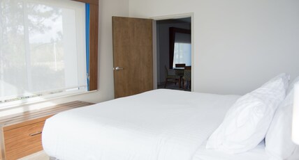 Holiday Inn Express SLIDELL Room Type - 1 King Bed Suite Comm Access