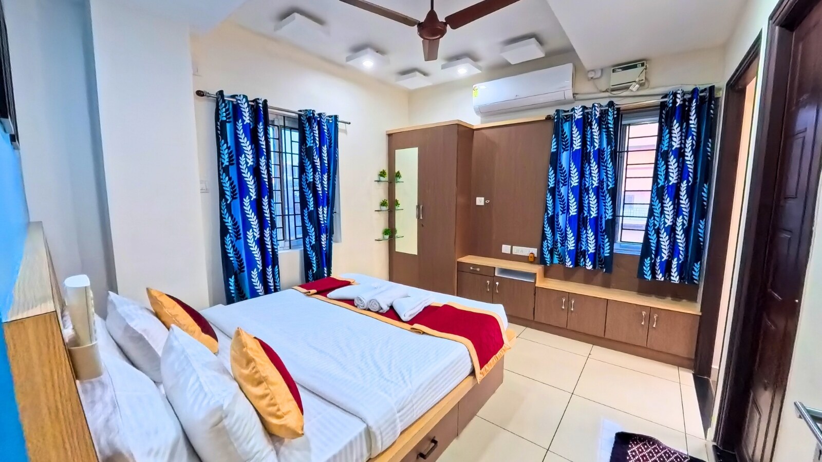 Sri Murugan Residency - Tap to explore photos