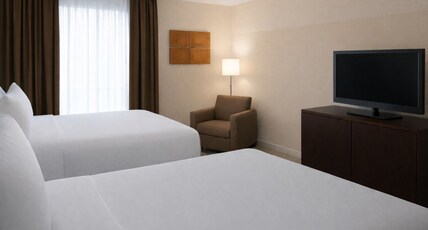Crowne Plaza Chicago West Loop Room Type - 2 Double Beds Standard Balcony
