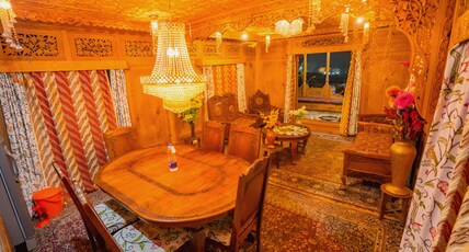 Houseboat Old palace Room Type - Deluxe double room