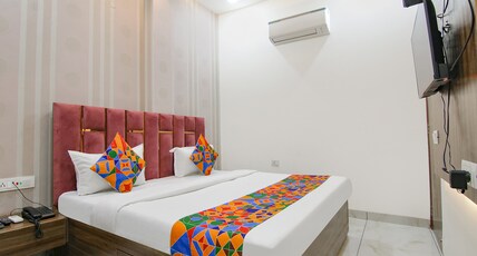 FabHotel Yellow Leaf Room Type - Deluxe Room
