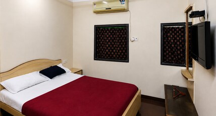 Hotel Hira Palace Room Type - Deluxe Room
