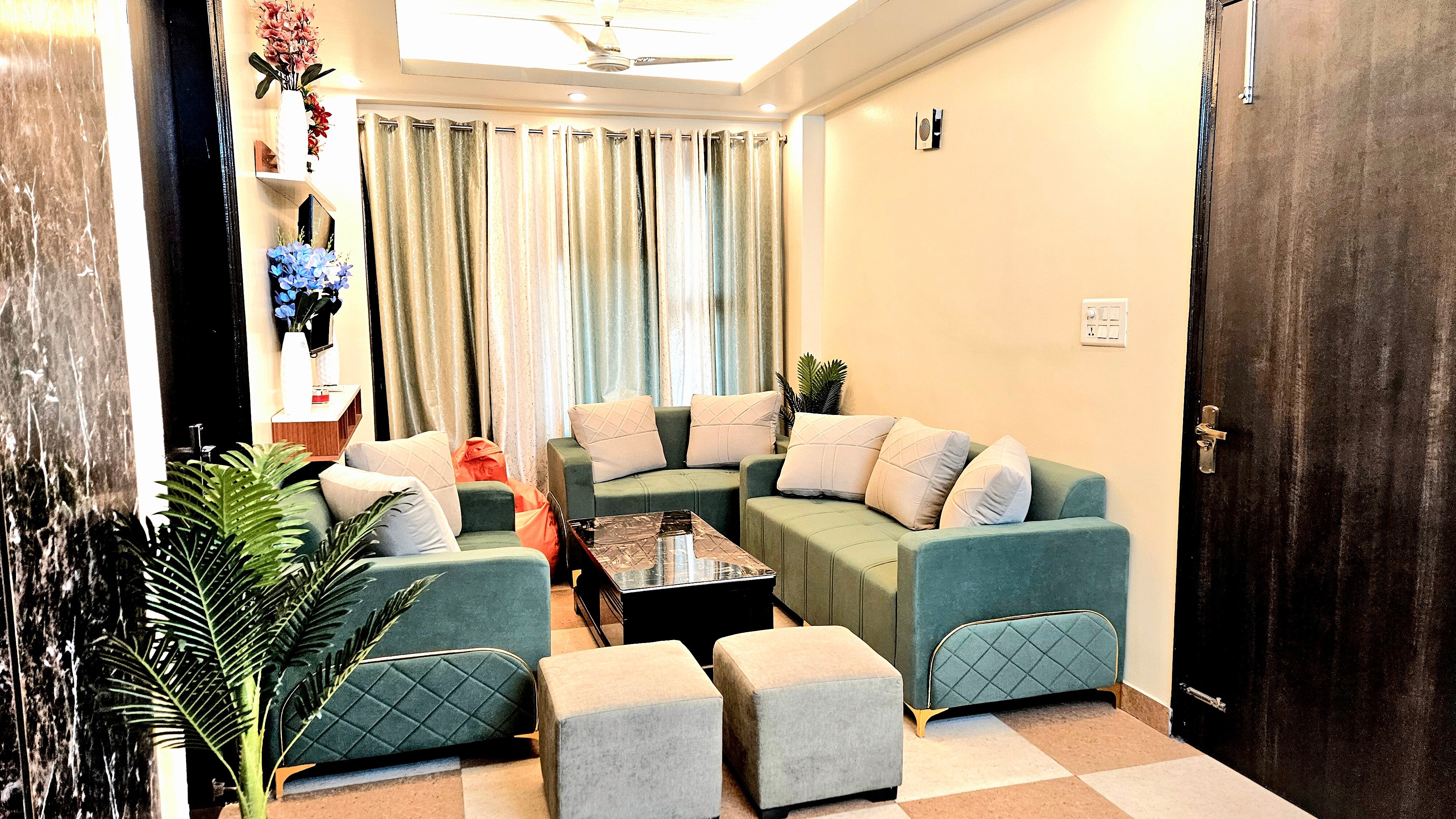 Cozy vibes 3bhk Flat - Tap to explore photos
