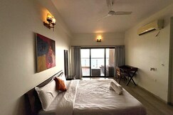 Sea-Facing Cozy 2BHK Apartment w/ pool in Panjim - E301