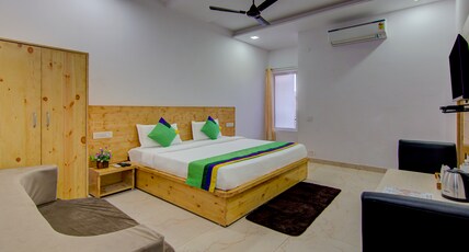 Treebo The King Mohali Room Type - Deluxe Room