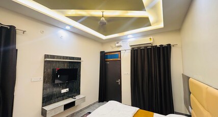 HOTEL SAI PALACE Room Type - Deluxe double bed room with AC