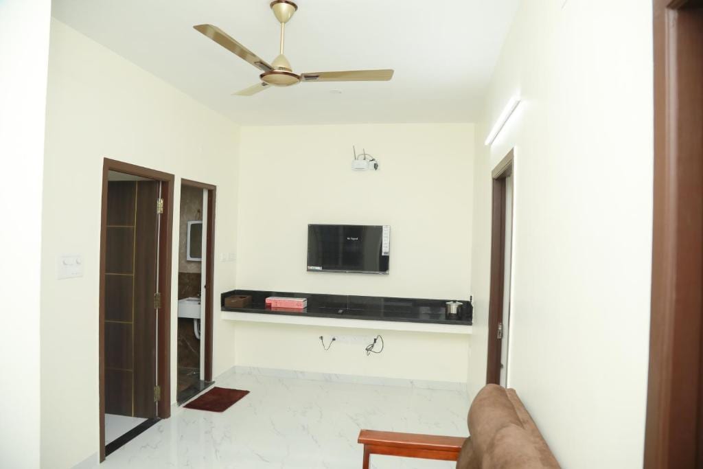 Happy Serviced Apartments - Tap to explore photos