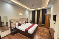 Hotel O Royals