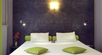 Mercure Saint Nectaire Spa & Bien- Room Type - DBBCI Superior room with a double bed, facing the street