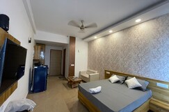 Sukoon Luxe Luxury Stay Gaur City Center