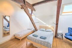 Elegant Duplex for 12 in Capital Street