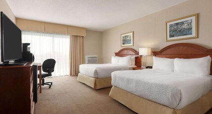 Days Inn by Wyndham London Room Type - 2 Double Beds, Non-Smoking