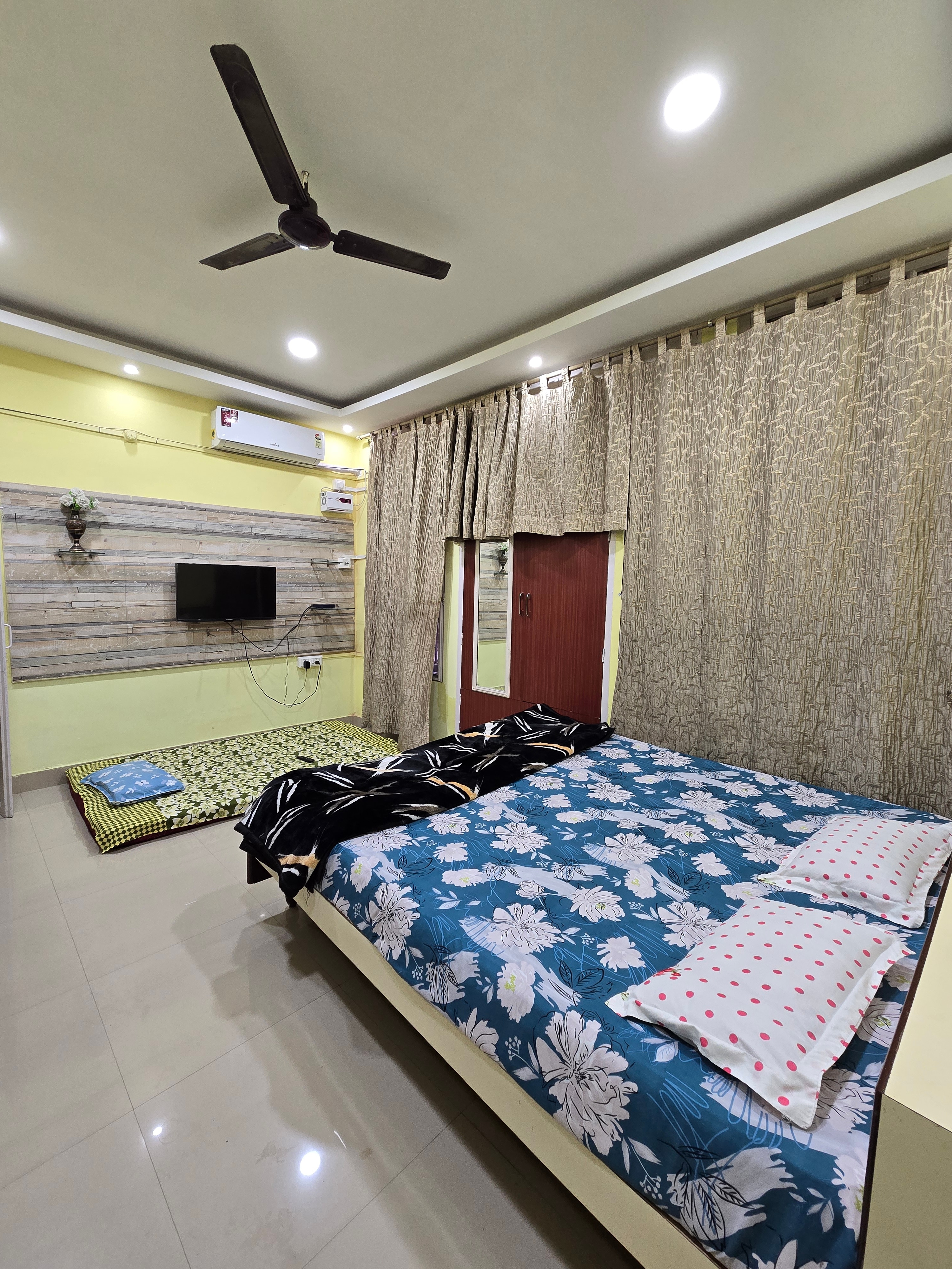 Patowary Guest house 1 - Tap to explore photos