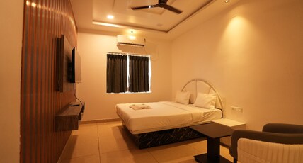 HOTEL ACHILLES Room Type - DELUXE ROOM