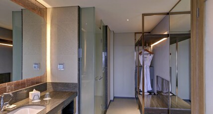 Mercure Jakarta Gatot Subroto Room Type - Executive Room with 1 Double Bed Mercure Jakarta Gatot Subroto Room Type - Executive Room with 1 Double Bed