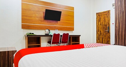 COLLECTION O 91331 Hotel Grand Saota Soppeng Room Type - Indonesia Suite Double