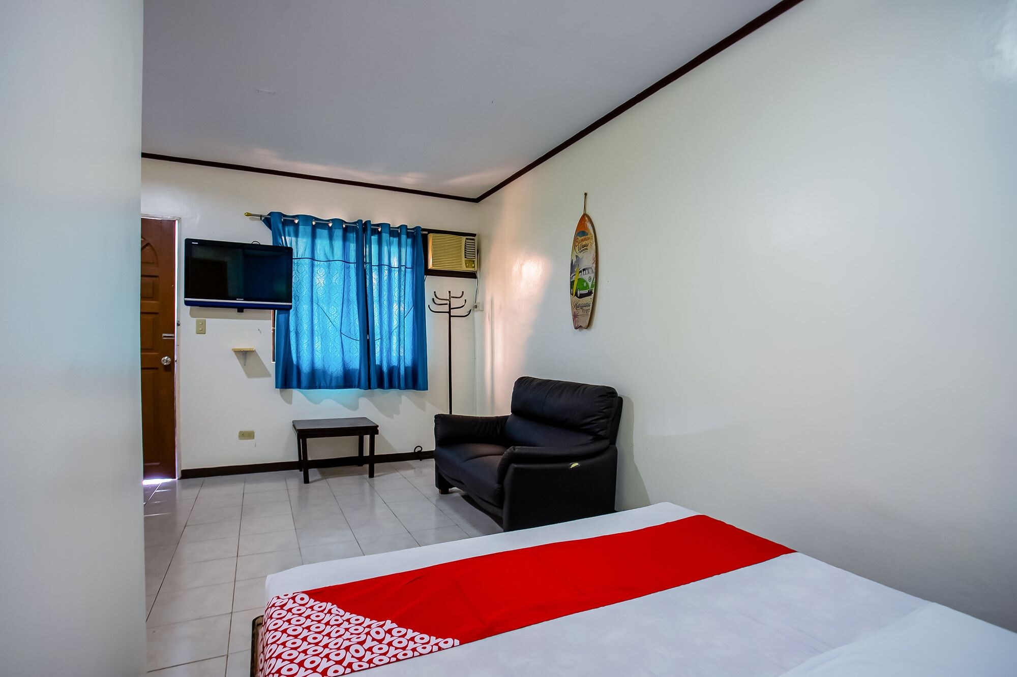 OYO 814 Laurien's Budget Hotel - Tap to explore photos