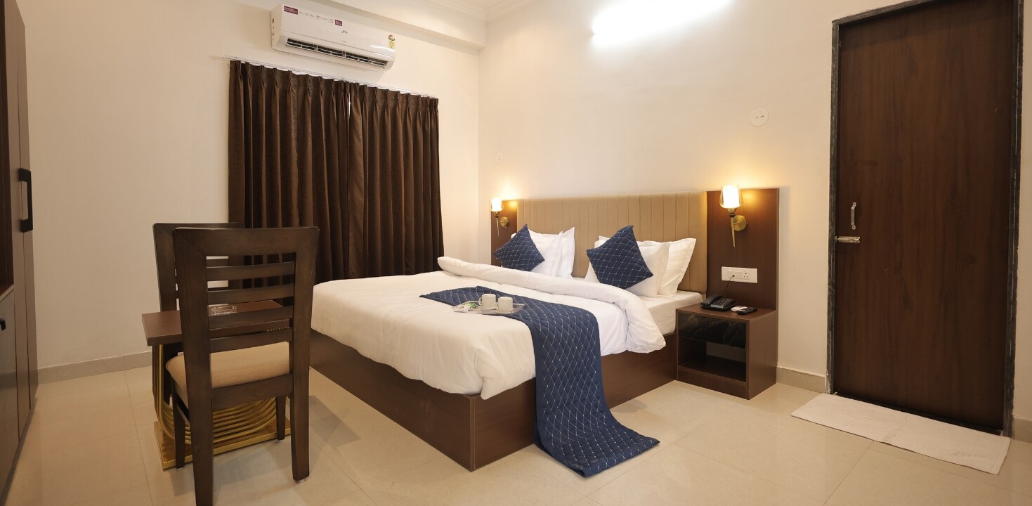 Goya Hills 8BHK Villa with Pool - Tap to explore photos